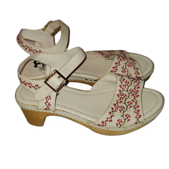 Banned Dancing Days Retro White Wooden Embroidered Heels - Picture 5 of 8